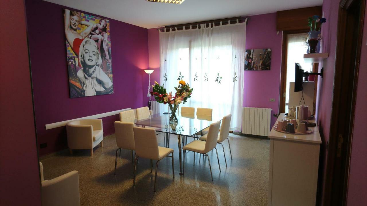L'Isola Di Romy Hotel Милано Екстериор снимка